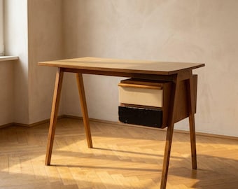 Writing Desk Mid-Century Wooden Desk by Robin Day, 1950s, United Kingdom, 100 × 59 × 77 cm