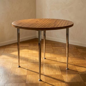Bijzettafel, ronde tafel uit het midden van de 20e eeuw, jaren 70, Europa