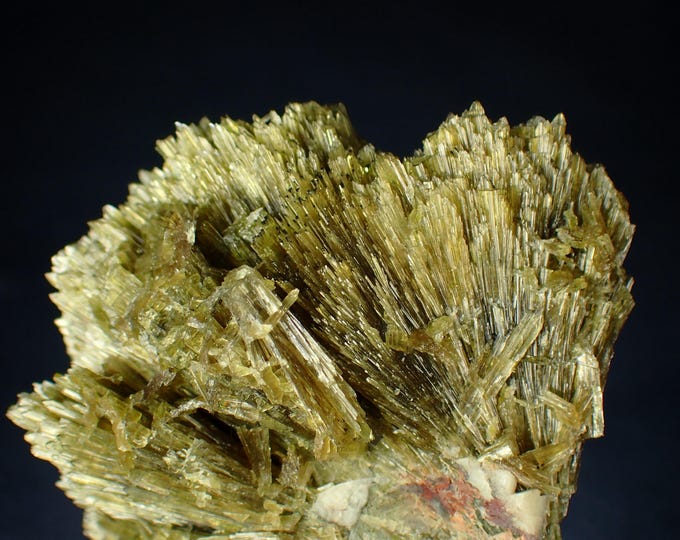 EPIDOTE crystal cluster 4,3 x 3,5 x 2,3 cm POLAND