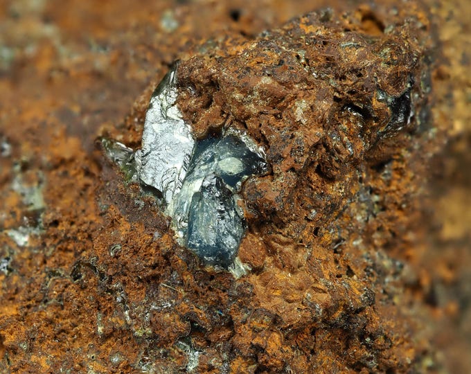 SCORODITE rare crystals on matrix 3,4 x 3,3 x 2,8 cm MEXICO