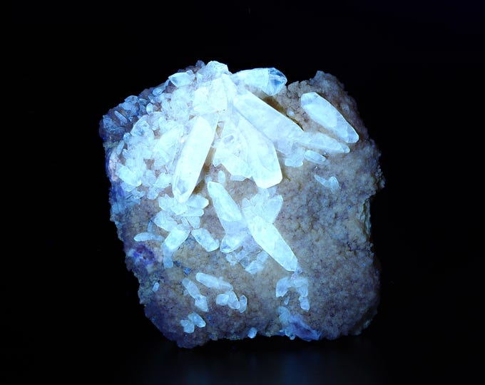 Phosphorescent BARYTE crystals on matrix 6,8 x 6,3 x 2,3 cm U.S. 12401