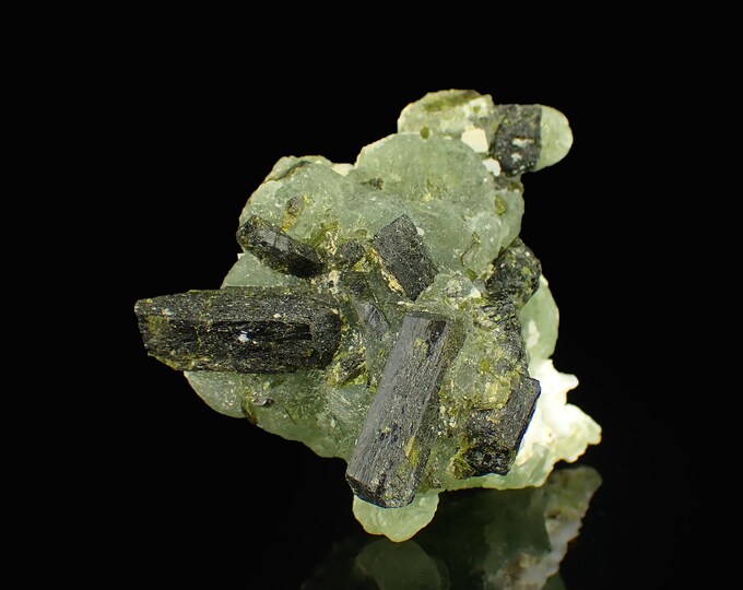 PREHNITE with epidote 5,8 x 5,0 x 3,2 cm MALI 12914