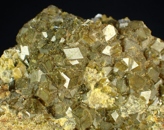 GARNET var TOPAZOLITE crystals on matrix 6,0 x 6,0 x 3,0 cm U.S.