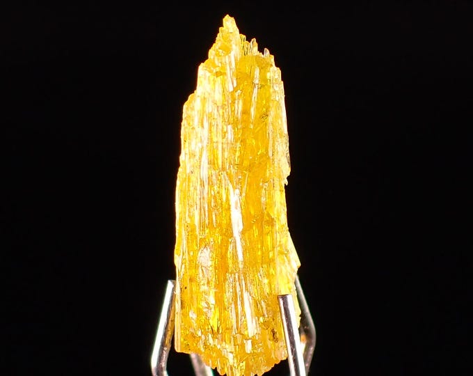 LEGRANDITE rare crystal 1,2 x 0,5 x 0,4 cm from MEXICO