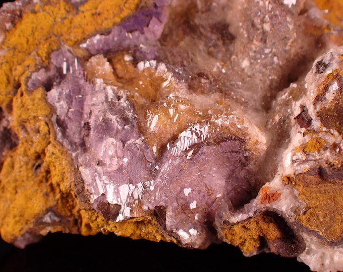 CALCITE on purple fluorite 4,8 x 4,5 x 2,5 cm MEXICO