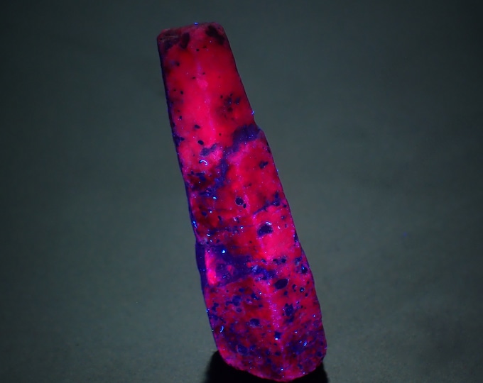 RUBY fluorescent crystal from TANZANIA 11245