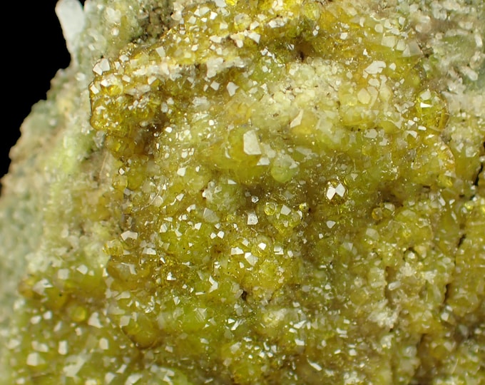 DEMANTOID with quartz crystals 4,0 x 2,8 x 1,3 cm MEXICO 13209