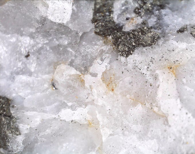 NATIVE GOLD with Pyrite on Quartz 4,6 x 2,0 x 1,7 cm CZECH Republic