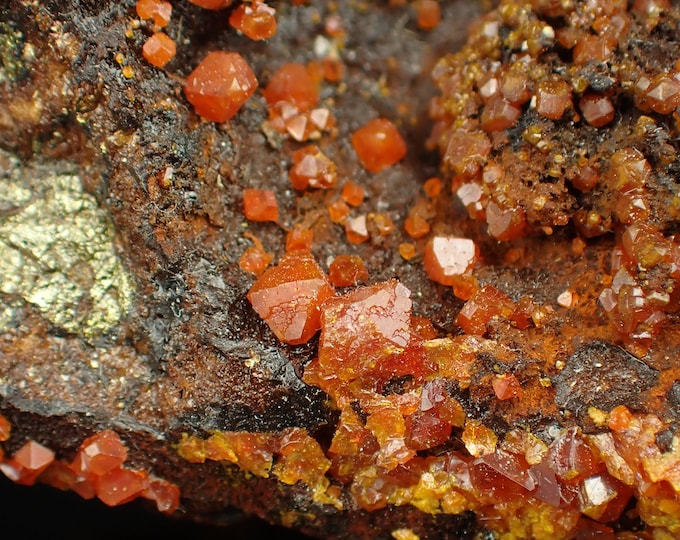 WULFENITE crystals 8,0 x 6,0 x 4,5 cm CHINA 13308