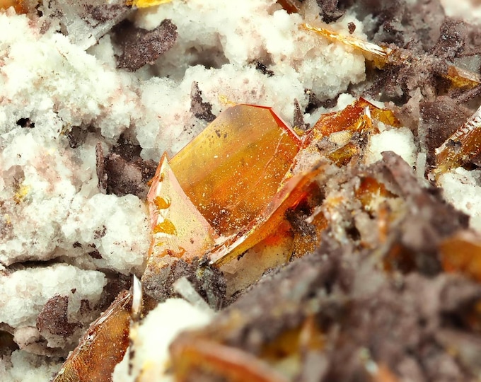 WULFENITE 4,5 x 3,5 x 2,2 cm from Rowley mine, U.S. 12185