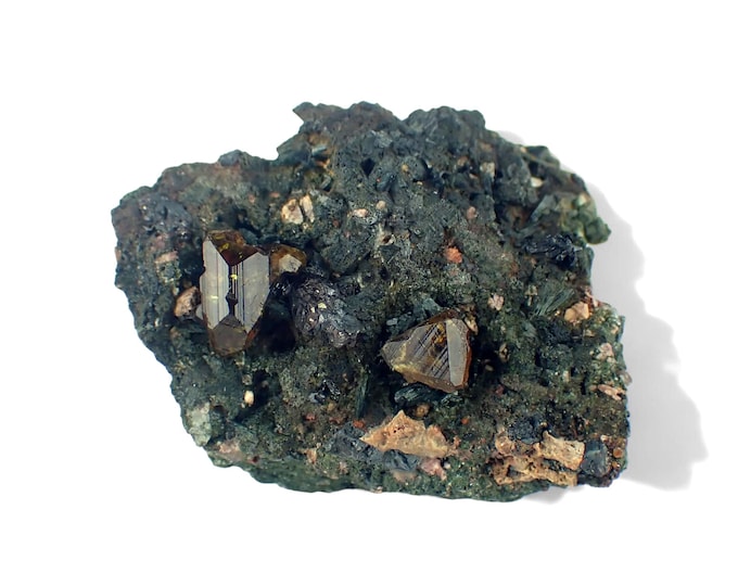ANDRADITE garnet with actinolite 4,7 x 3,2 x 2,5 cm