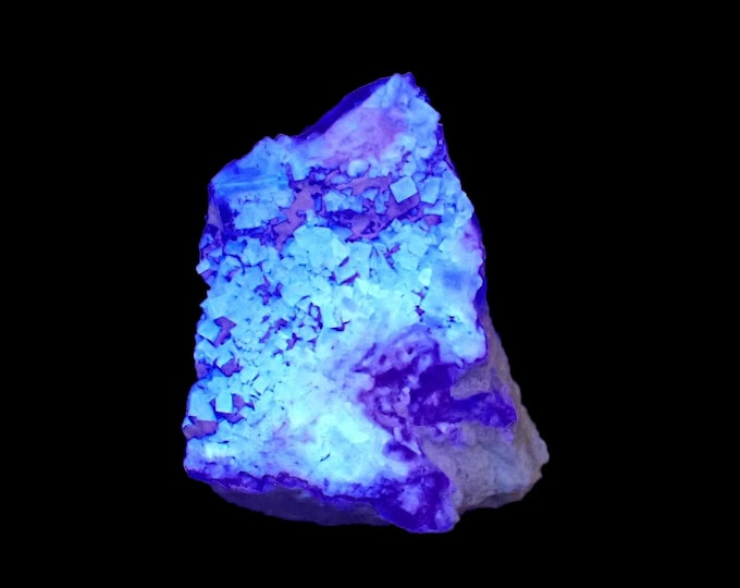 FLUORITE fluorescent crystals 9,8 x 7,0 x 6,5 cm from MADAGASCAR