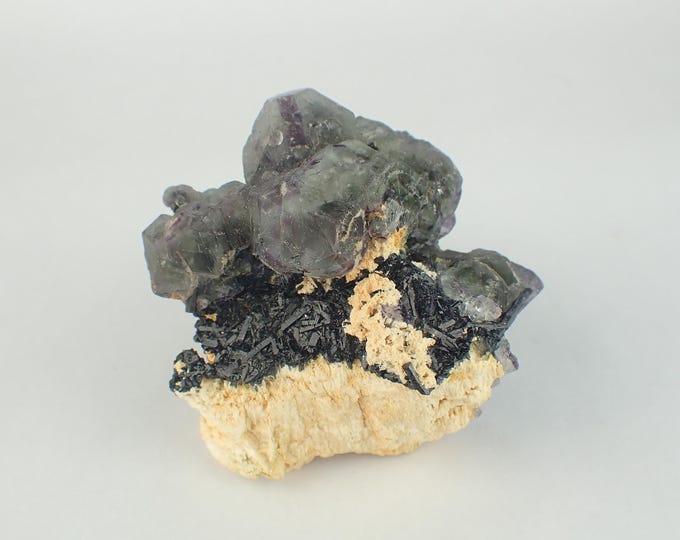 FLUORITE with tourmaline crystals 5,5 x 4,5 x 4,0 cm NAMIBIA 11931