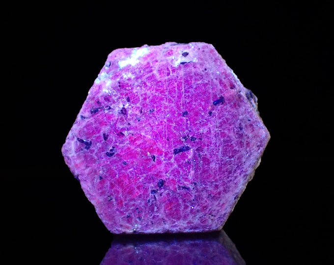 RUBY fluorescent crystal from TANZANIA 11097