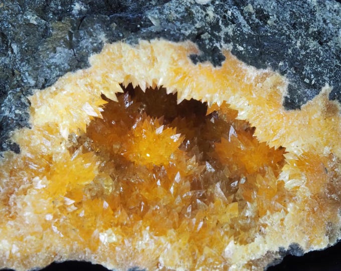 CALCITE fluorescent crystals 6,7 x 4,9 x 3,0 cm POLAND