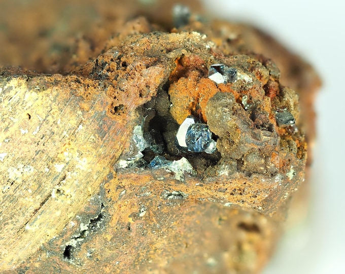 SCORODITE rare crystals on matrix 4,5 x 4,0 x 2,0 cm MEXICO