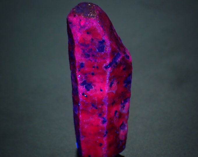 RUBY fluorescent crystal from TANZANIA 11246