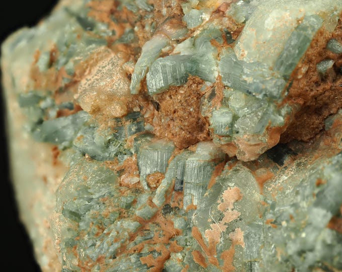 TOURMALINE 7,2 x 5,0 x 3,0 cm from Stewart mine, U.S. 12436