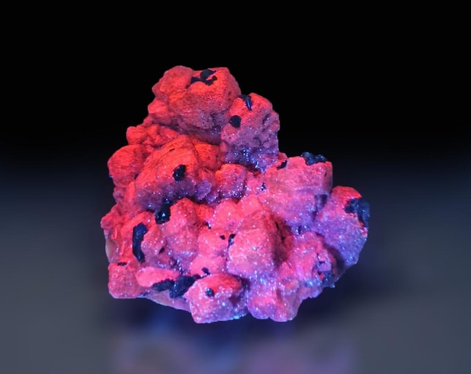 DIOPTASE on fluorescent calcite 7,0 x 6,0 x 3,7 cm from CONGO 13169