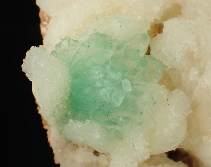 FLUORAPOPHYLLITE on stilbite 4,5 x 3,4 x 1,8 cm INDIA 11926
