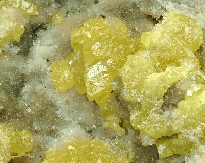 SULPHUR with fluorescent calcite 11,2 x 6,5 x 4,5 cm POLAND