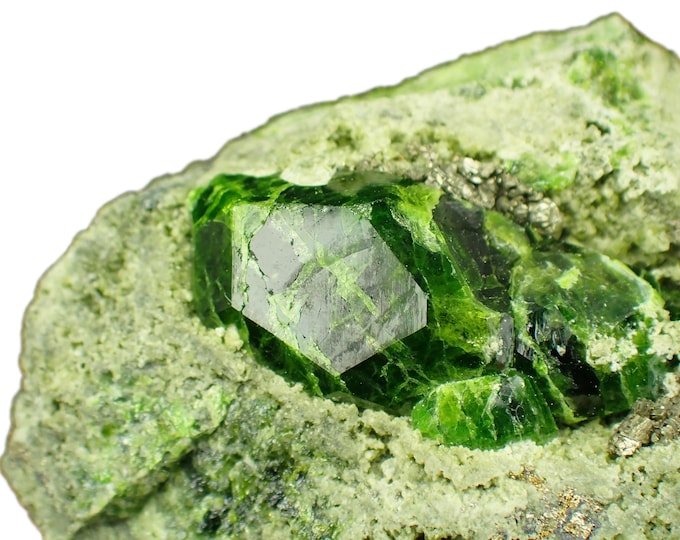 DEMANTOID garnet crystals on matrix 3,5 x 3,0 x 2,4 cm