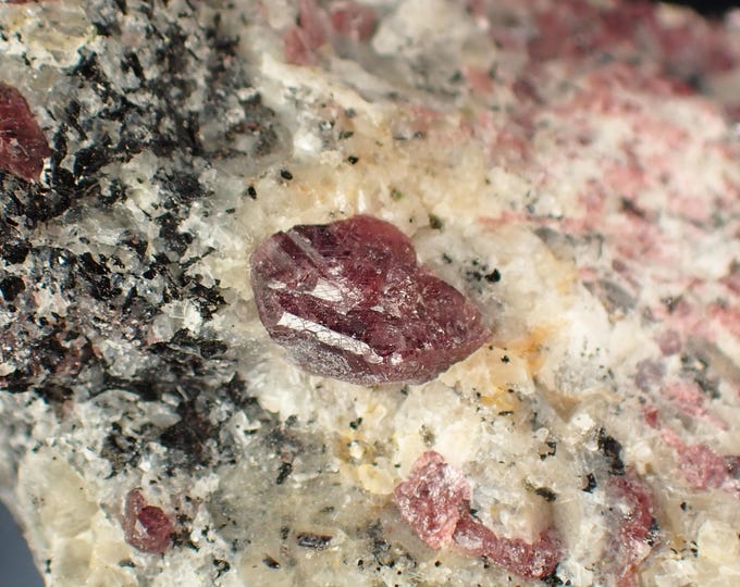 RUBY fluorescent crystals 6,8 x 3,7 x 3,2 cm from MADAGASCAR