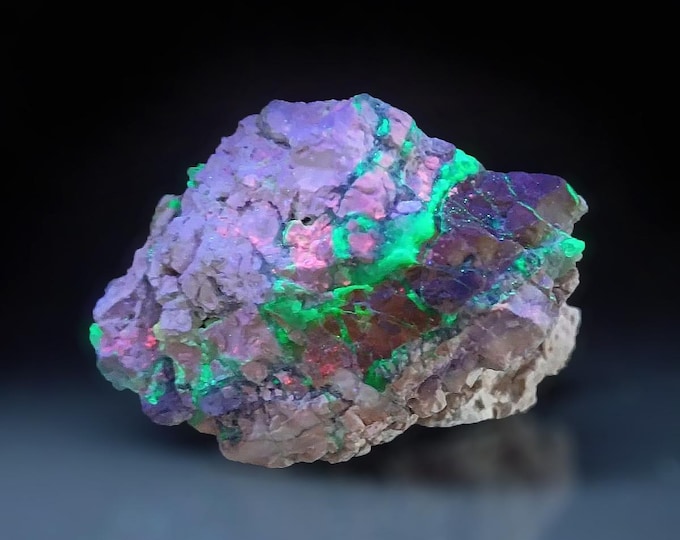 fluorescent TIFFANY STONE 5,3 x 4,0 x 3,3 cm Brush Wellman Mine, U.S. 13132