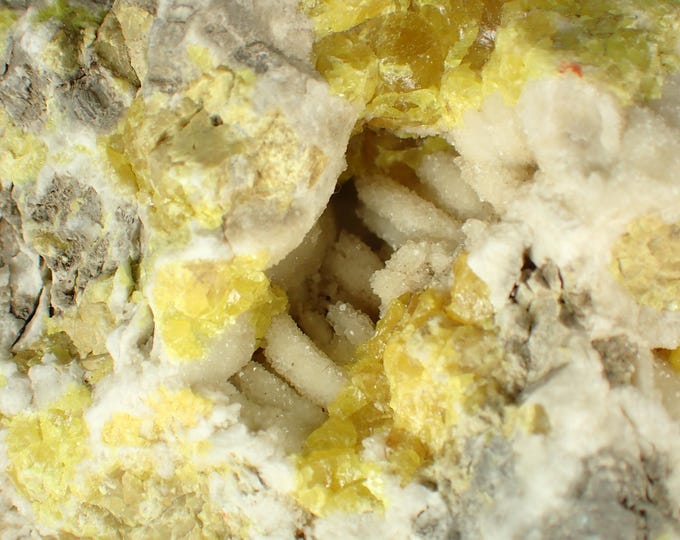 Sulphur with Fluorescent Calcite 8,5 x 7,0 x 5,5 cm - Machów, Poland