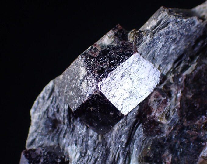 Garnet var. ALMANDINE crystals on matrix 8,0 x 4,5 x 3,3 cm AUSTRIA