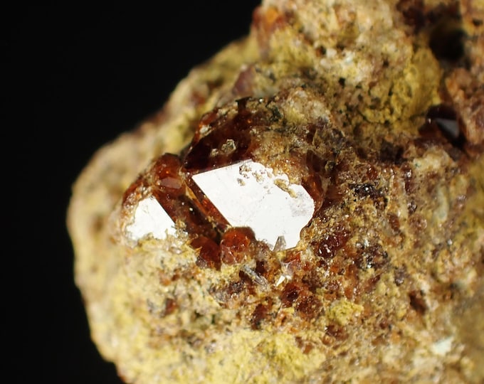 Garnet var Hessonite crystals on matrix 4,5 x 3,2 x 2,2 cm POLAND