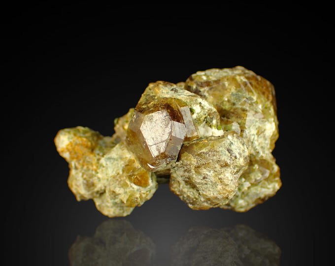 VESUVIANITE crystals on matrix 4,0 x 3,0 x 2,5 cm MEXICO 13190