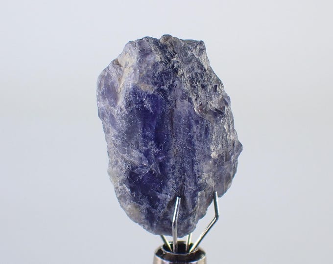 IOLITE var. cordierite, pleochroic crystal 2,3 x 1,3 x 1,3 cm Madagascar