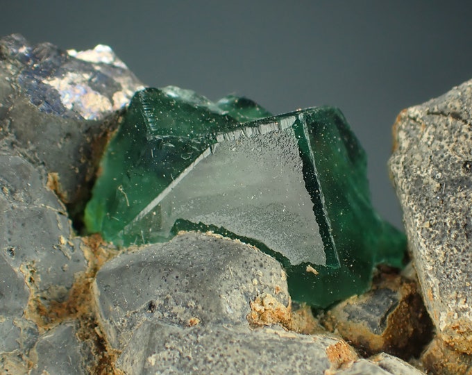 fluorescent FLUORITE from Greedy Hog pocket ENGLAND 11490