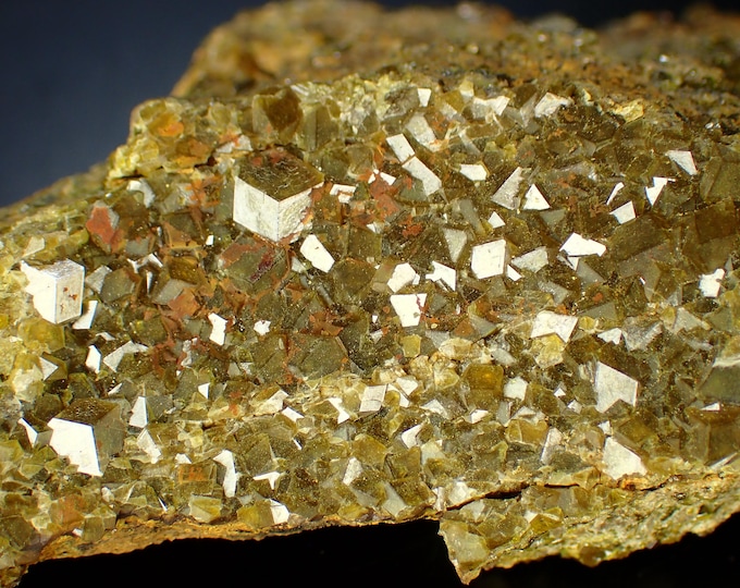 GARNET var TOPAZOLITE crystals on matrix 8,0 x 5,5 x 2,8 cm U.S.