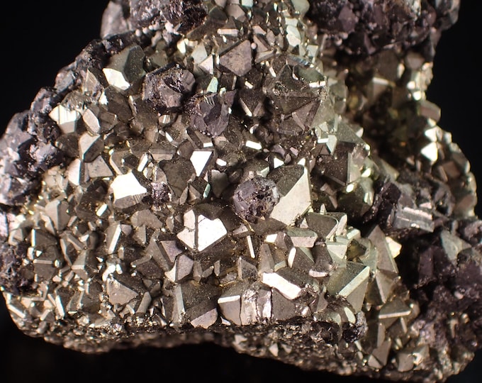 PYRITE with fluorescent sphalerite 5,2 x 4,3 x 2,5 cm from PERU