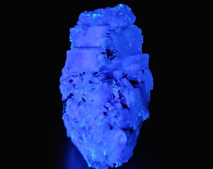 fluorescent FLUORITE 7,0 x 4,0 x 3,3 cm GERMANY 12744