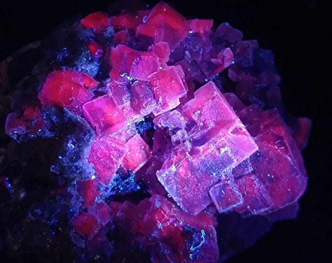 FLUORITE with red fluorescence - Ojuela mine, Mexico
