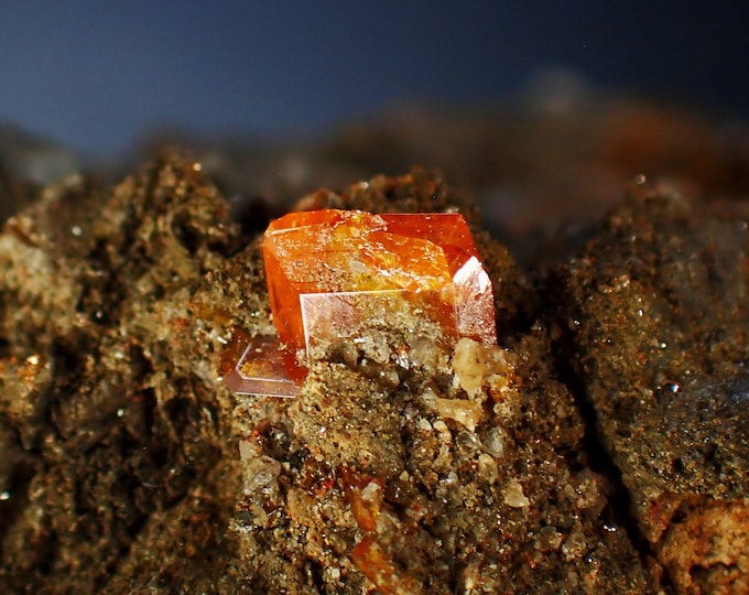 WULFENITE crystals on matrix 8,5 x 8,0 x 4,0 cm Red Cloud mine, U.S.