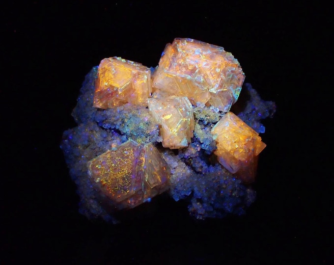 fluorescent ALUNITE crystal cluster 9,0 x 7,5 x 4,0 cm POLAND