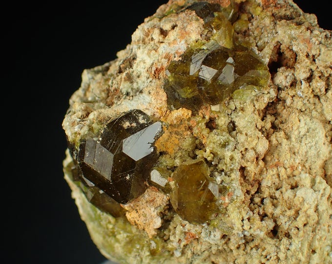 GARNET var GROSSULAR lustrous crystals from MALI 11808