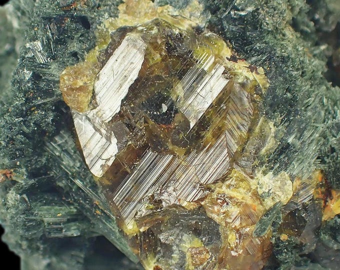 ANDRADITE garnet with actinolite 3,3 x 2,3 x 1,7 cm *13484