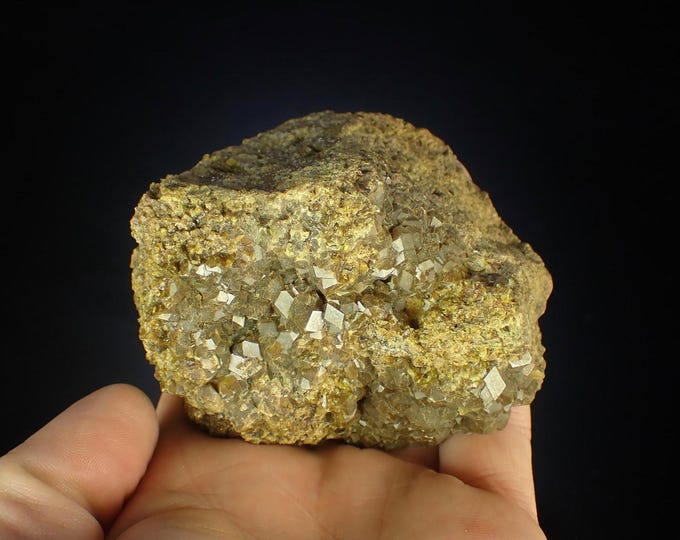 GARNET var TOPAZOLITE crystals on matrix 8,2 x 7,0 x 5,0 cm U.S.