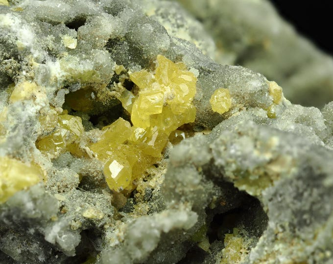 SULPHUR with fluorescent calcite 5,0 x 4,0 x 2,7 cm POLAND