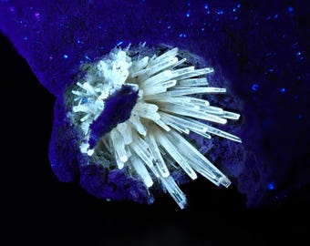 ARAGONITE fluorescent crystals 4,7 x 4,7 x 1,5 cm SPAIN 12280