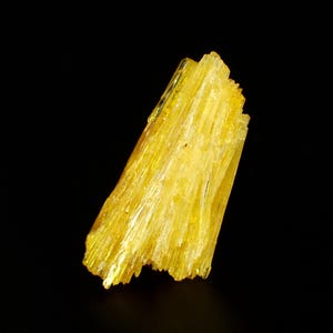 LEGRANDITE rare crystal 1,2 x 0,5 x 0,4 cm from MEXICO