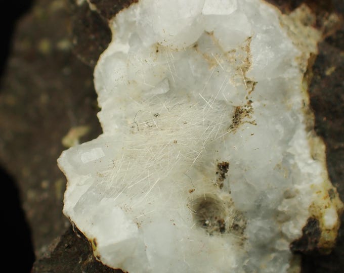 MESOLITE with analcime 5,0 x 4,5 x 3,0 cm SCOTLAND