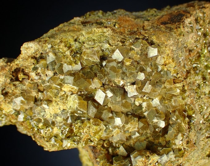 GARNET var TOPAZOLITE crystals on matrix 10,3 x 5,5 x 4,0 cm U.S.