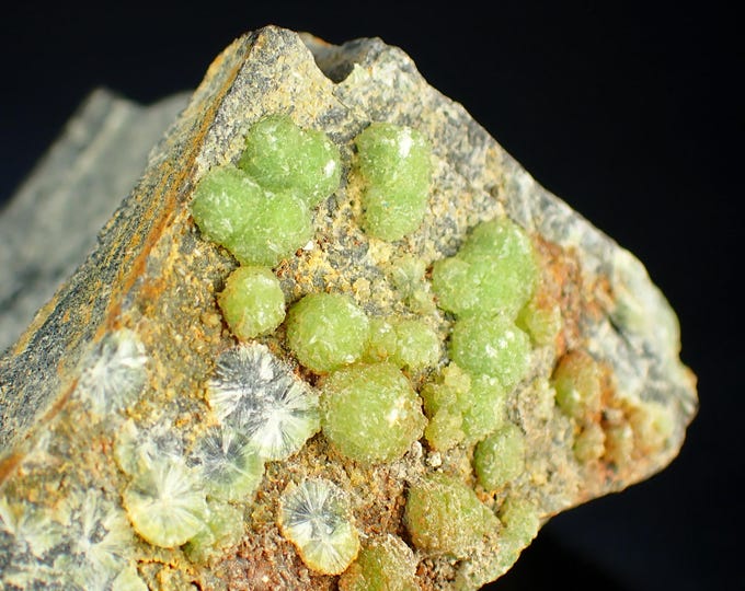 WAVELLITE Crystals on Matrix 8,0 x 4,3 x 3,0 cm - Mauldin Mt., USA