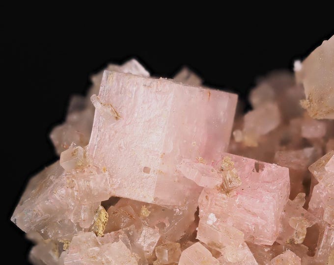 HALITE pink crystal cluster 9,0 x 6,0 x 3,7 cm USA